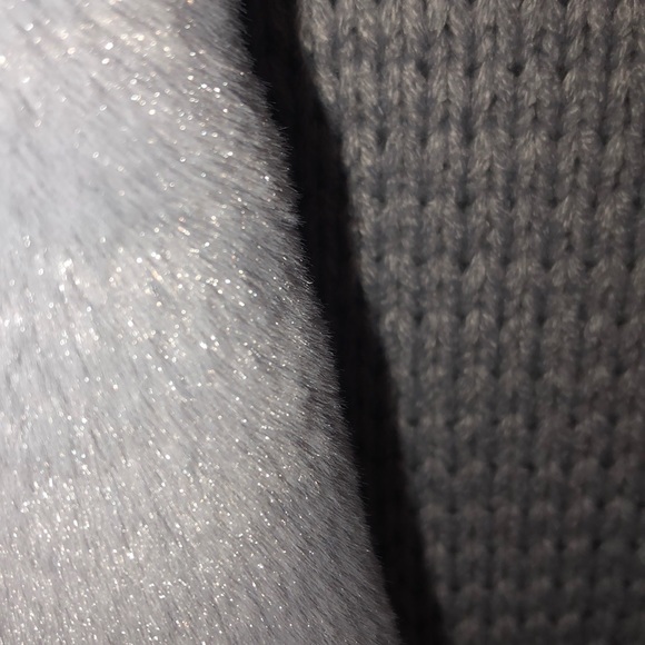 Mid length faux shearling vest - Picture 3 of 4